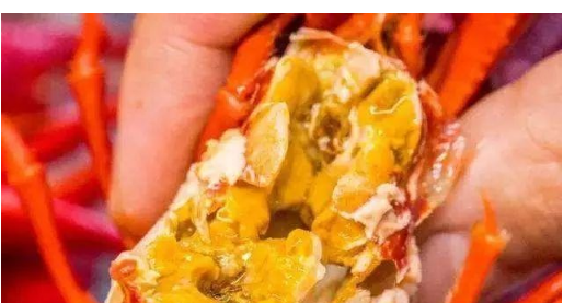 吃小龙虾时最好把虾头去除这种说法正确吗?