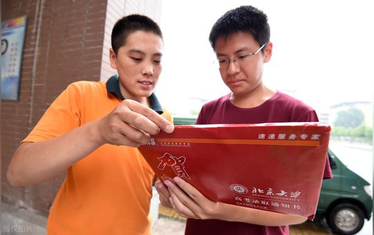 从争名牌大学到抢热门专业：985名校冷门专业录取线集体大幅下滑