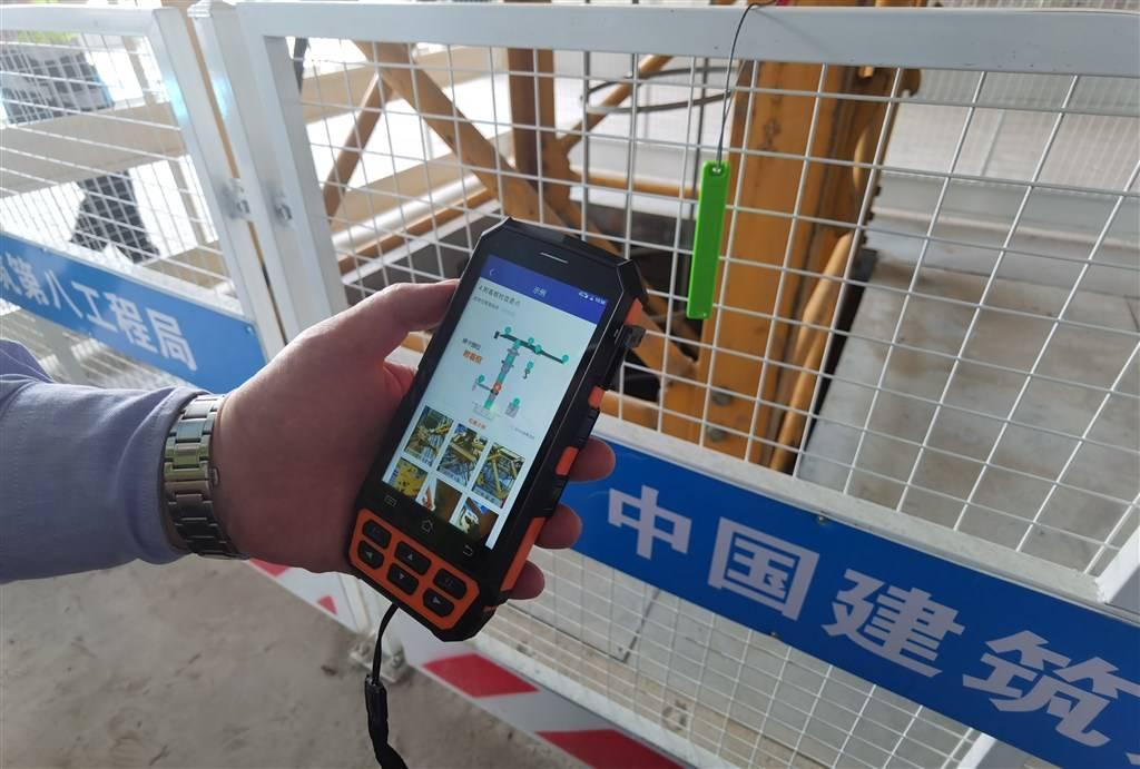 高层塔吊电缆怎么固定啊