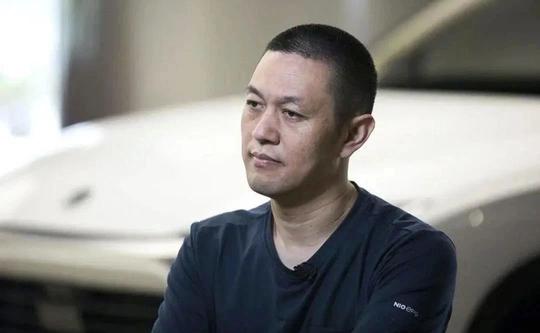 他高中学历创业成功，40岁成百亿富豪，与美团王兴成铁哥们