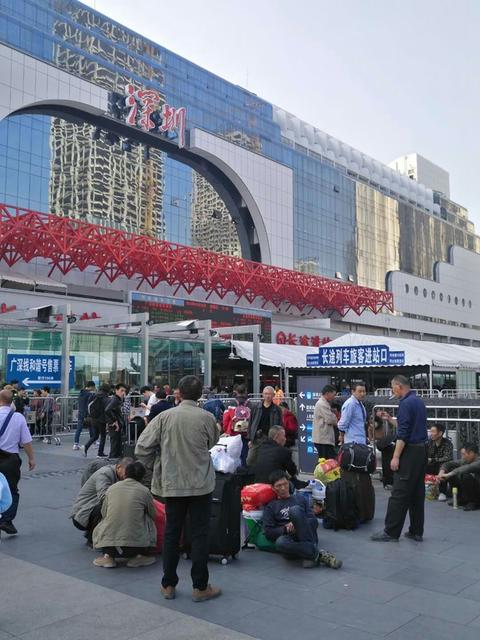 每年春节约700万人返乡过年，深圳会成为一座空城吗？