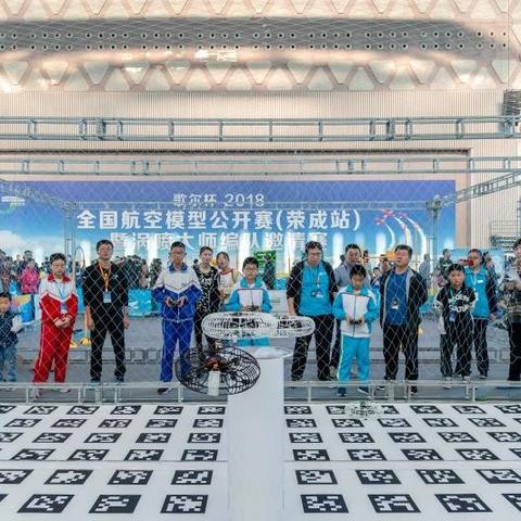 小鸟飞飞小班美术教案？