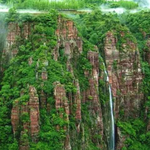 河南新乡靠近哪个山脉