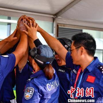 迷你枪王对决（迷你枪王对决，一场激烈的射击竞技之战）