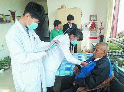 卫生院挨着敬老院“医养”真方便