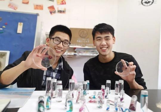 曾获副总理点赞！这两位海大理工男创业做起了海洋鱼类标本