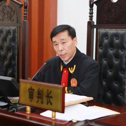 武汉市中级人民法院庭长与审判长有什么区别？