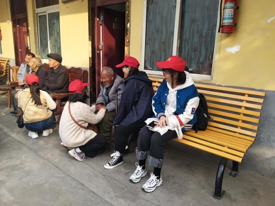 敬老爱老，你我同行—管理学院青年志愿者协会走进养老院开展志愿活动