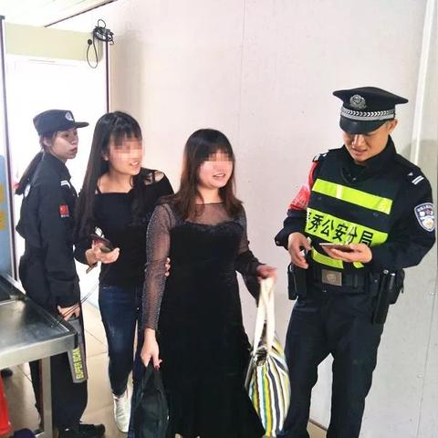 南宁小绿牌电动车除了电子行驶证还有什么证件吗？