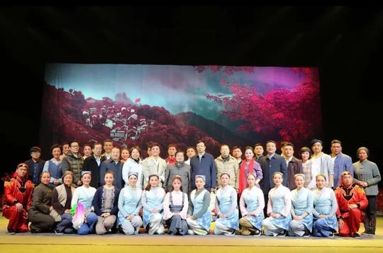 「今日陕报」大型商洛花鼓现代剧《情怀》西安上演