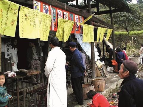 男子听大师算命迷信儿子是“使者转世”被骗走53万