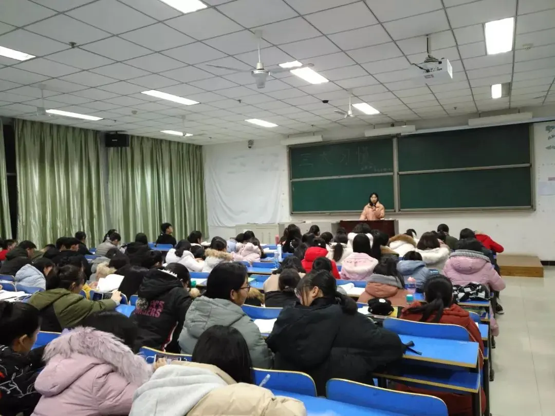 如何在服装行业做副业 服装行业赚钱吗