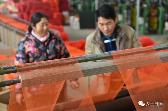 80后小伙打工17年后，弃高薪回乡创业，专做“网袋”年销千万