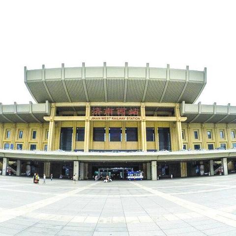 大明湖在济南哪个区？