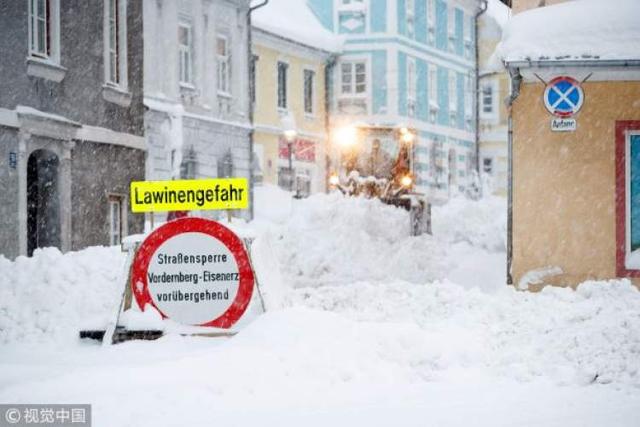 男孩滑雪遭遇雪崩是怎么回事
