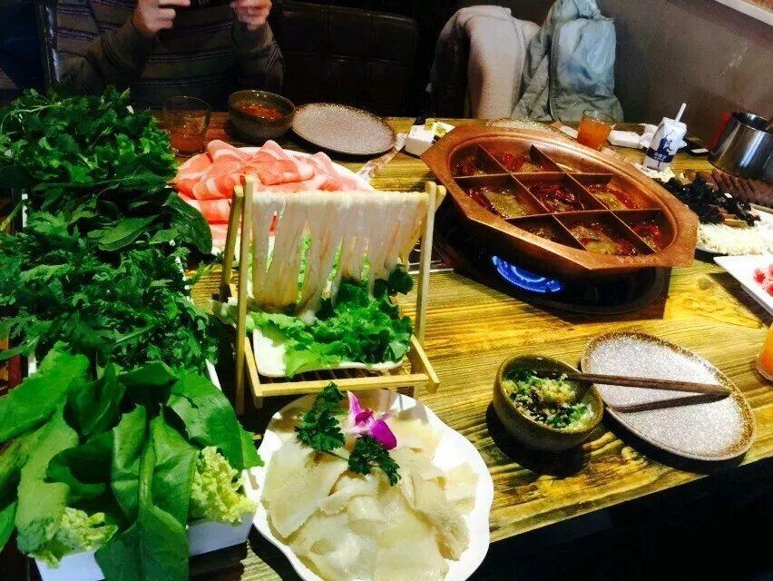美食学院前身是什么（一本男主角叫秦天的穿越小说）