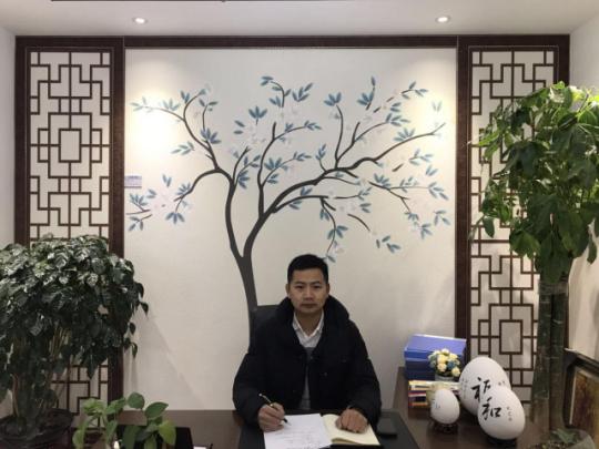 蓝天豚硅藻泥优秀经销商郑明跃：造口碑品牌油木工成助力
