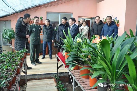市委常委、四平军分区司令员刘建国深入梨树县部分乡镇走访慰问贫困户