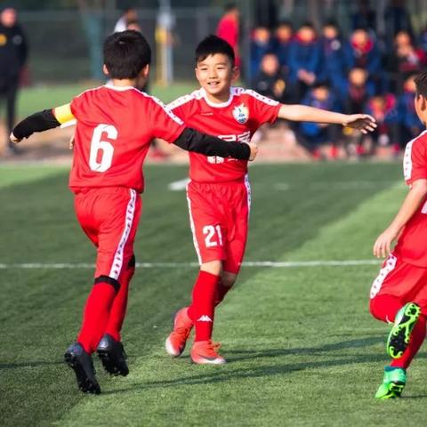 足球防守阵型是多少号的