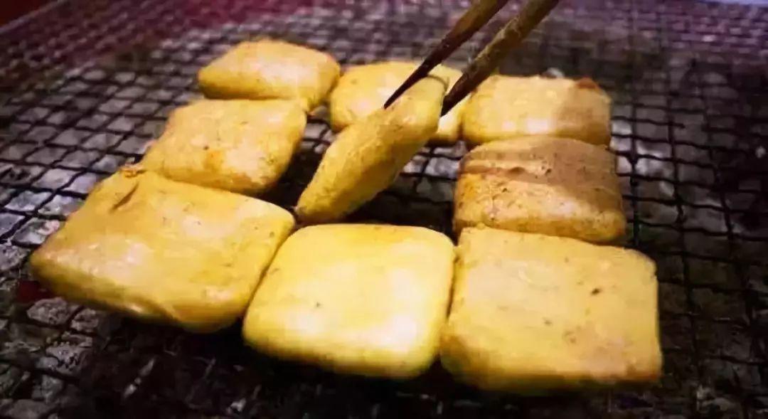 各地都吃什么美食（全国各地哪些地方的小吃比较出名）