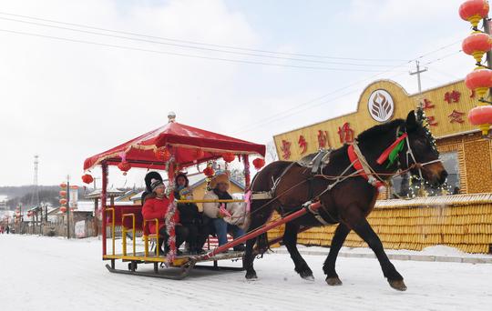 吉林舒兰：冰雪旅游唤醒“沉睡”小山村