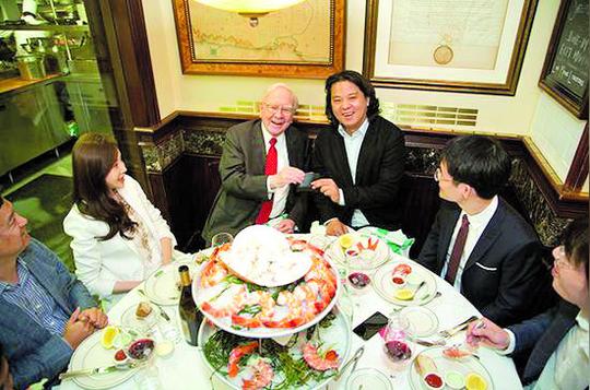 他曾砸1500万与巴菲特“约饭”，如今公司亏了78亿