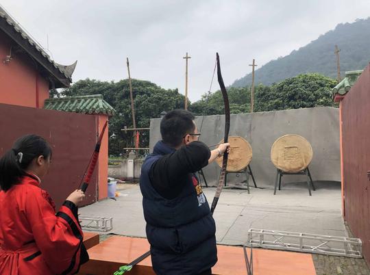 过大年，行大运！南宁市民争相游玩纳福，文化庙会喜气洋洋