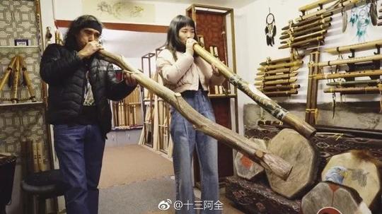 摆地摊，生二胎，这对90后夫妻8年走遍63个国家，如今没房没车却活的比所有人都开心