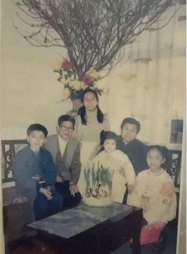 老照片回味佛山人春节记忆！有街坊坚持47年春节拍全家福