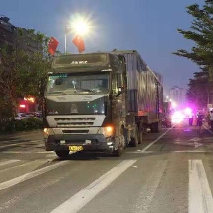 深圳四车道红绿灯怎么看？