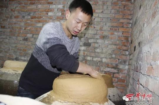 汉中小伙回乡创业钻研古法酿酒，年入20万