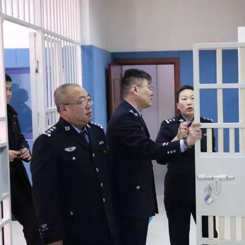 鸡西市和哈尔滨市哪个大