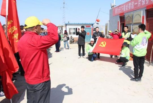 300余名党员义工情牵“福娃”，“学雷锋日”残疾人创业园地农活忙