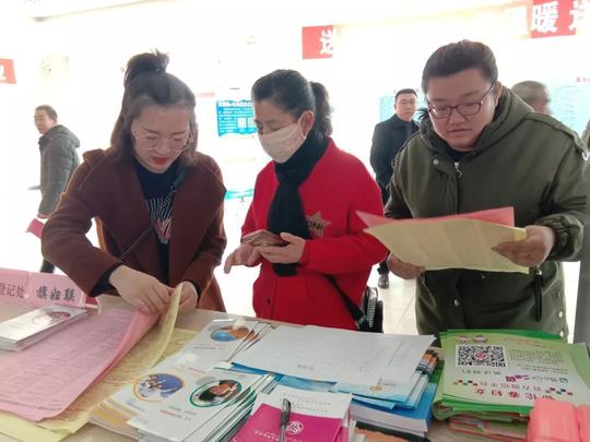 春风送岗暖人心旗妇联助力春风行动