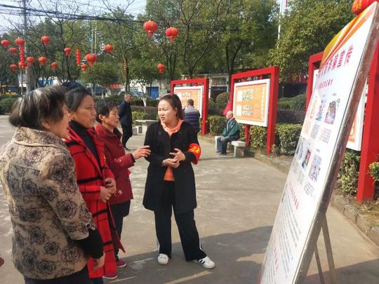 【社区动态】新村社区举办老年人保健品防诈骗图片展