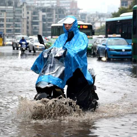 狂风暴雨像什么人
