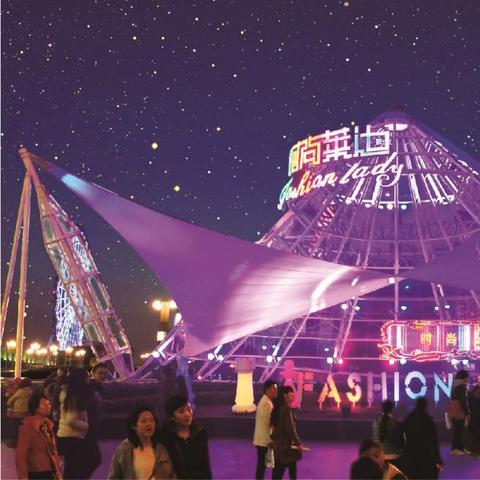 深圳华强北商业街主要有什么东西卖？有没有衣服？贵不贵呀？谢谢？