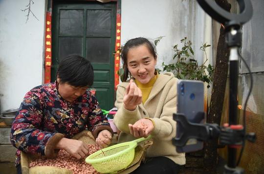 90后大学生夫妻，回乡创业成“网红”