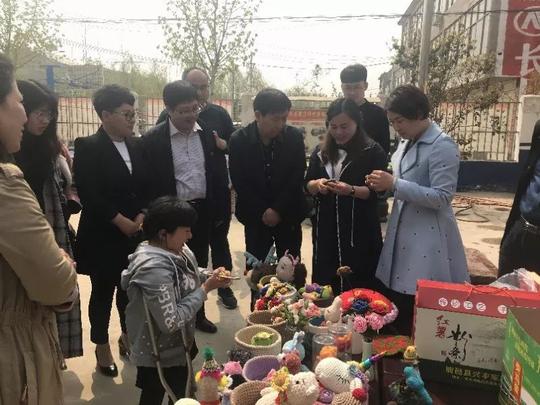 鹿邑县农产品上行暨青年创业联盟筹备研讨会在邱集乡夏庄召开
