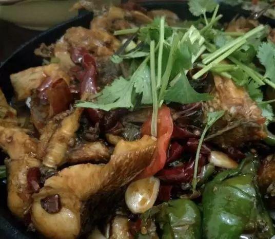 土孩子吃什么美食（为了健康如何鉴别餐桌上的鸡蛋是土鸡蛋饲料蛋人造蛋）