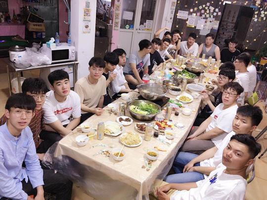 福建农大毕业生为完成大学时期梦想创办“共享厨房”