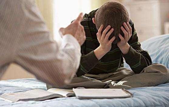 孩子沉迷手机家长应该怎么做比较好 孩子沉迷手机家长应该怎么做比较好