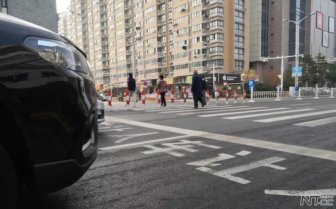 行人过马路信号灯图片人行信号灯通行规则