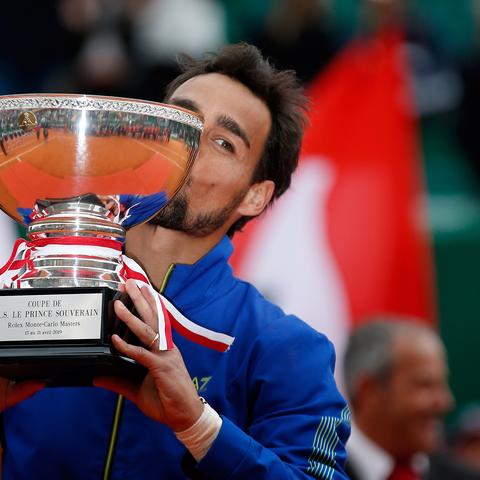 足球比赛亲吻奖杯图片的长尾关键词有什么