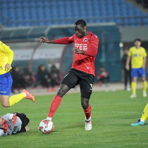 沈阳走出的足球运动员的长尾关键词有什么