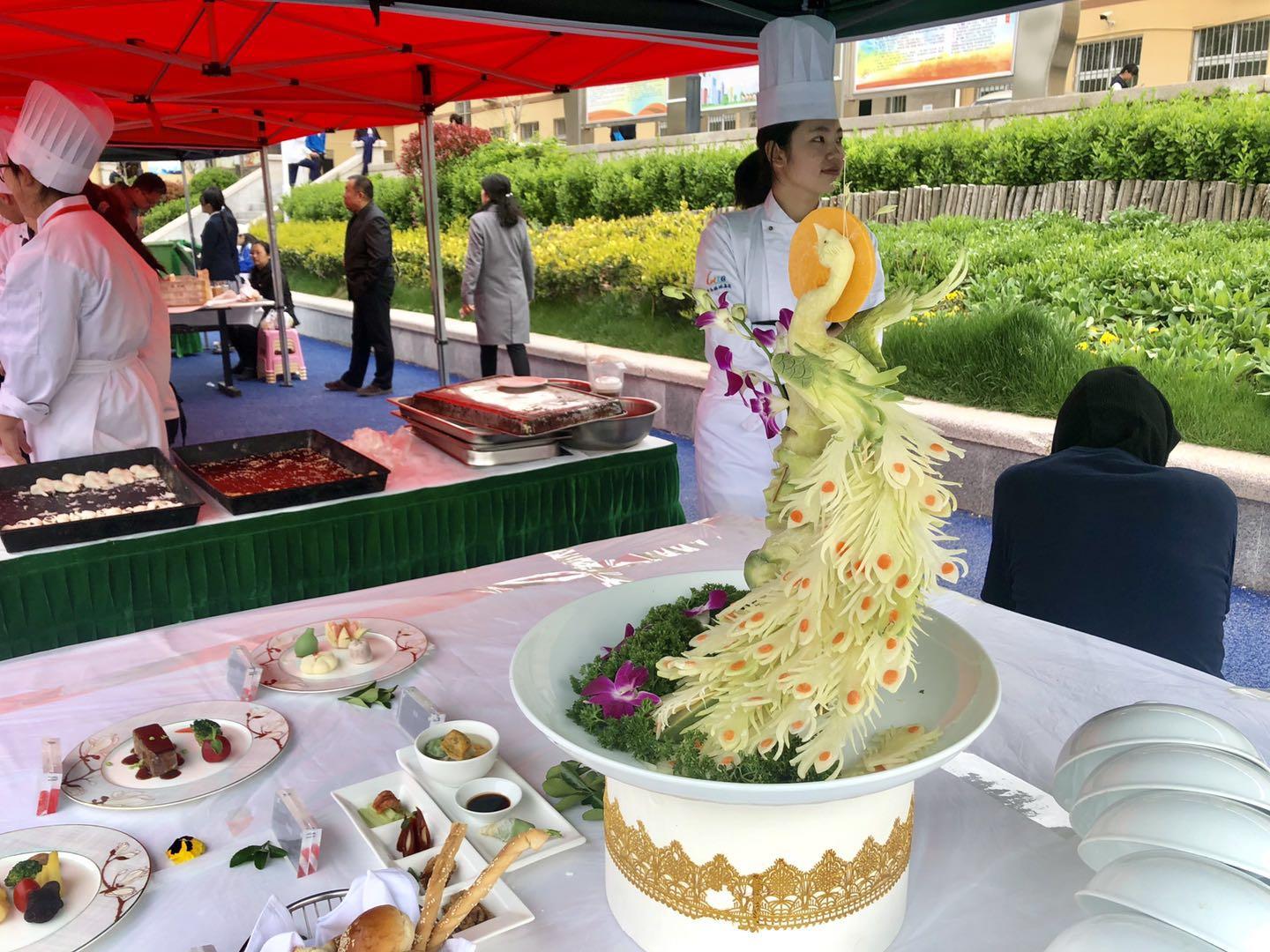 参加学校美食节做什么美食（幼儿园美食节做什么好）