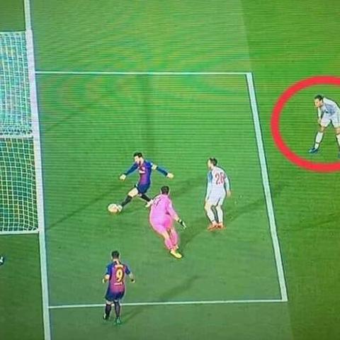 play football（玩转足球，足球场上的激情与荣耀）