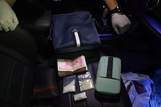 白天拉客，晚上“代购”，因生意太好被警察盯上