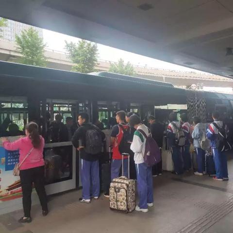 广州市公交集团营收多少