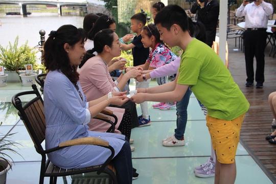 萱花节：如何重建本土的母亲文化符号